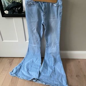 CUTE FLARE JEANS